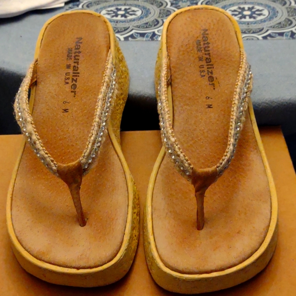Naturalizer size 6M, Shine Natural Jute sandals